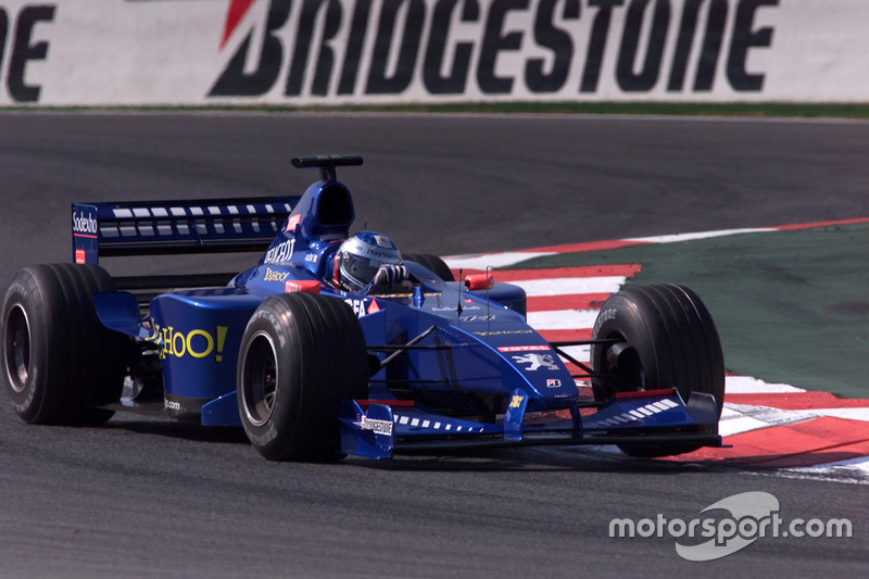 Prost en el Gran Premio de Francia de 2000: el equipo francés aplicó una solución muy similar, ocultando el anuncio de Gauloises