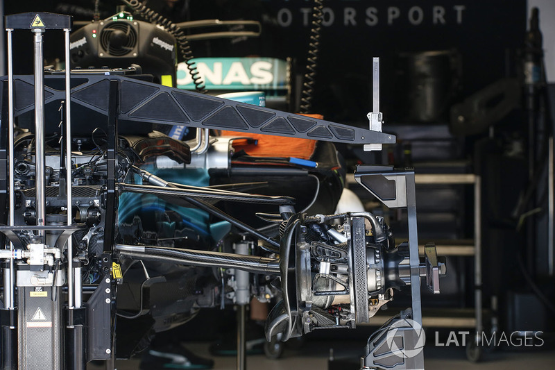 Передняя ступица и подвеска Mercedes F1 W08