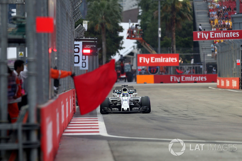 Felipe Massa, Williams FW40, Streckenwart mit roter Flagge