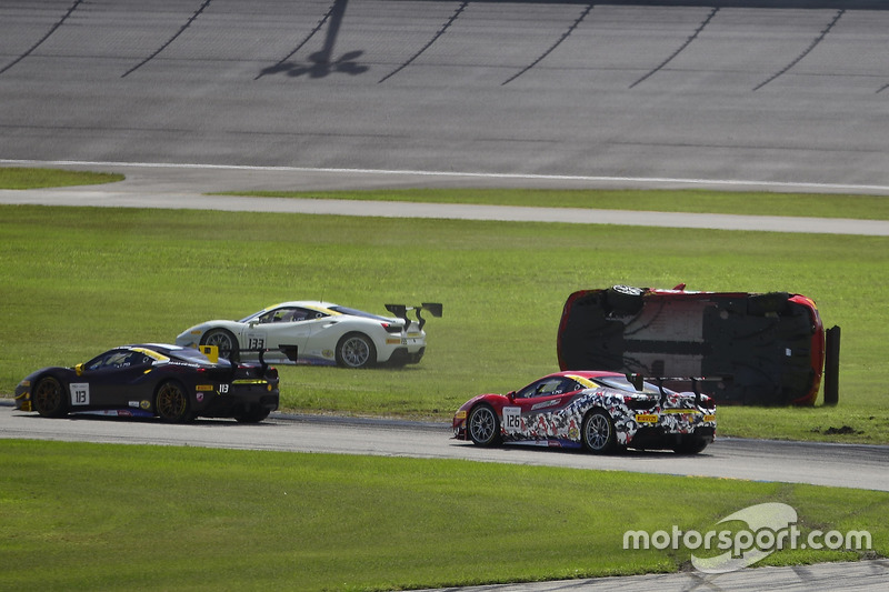 Авария: Жером Якалоне (№124, Ferrari of Long Island, Ferrari 488 Challenge)