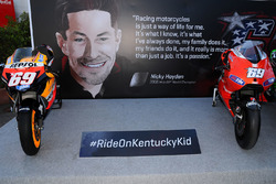 Tributo a Nicky Hayden con tutte le moto
