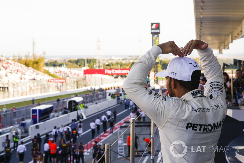 Race winner Lewis Hamilton, Mercedes AMG F1, does the Mobot on the podium