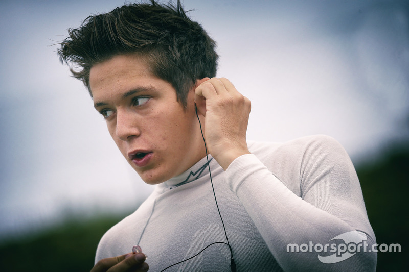 <img src="https://cdn-5.motorsport.com/static/img/cfp/0/0/0/0/75/s3/france-2.jpg" alt="" width="20" height="12" /> Саша Фенестраз, 18 лет (Carlin, Евро Ф3)