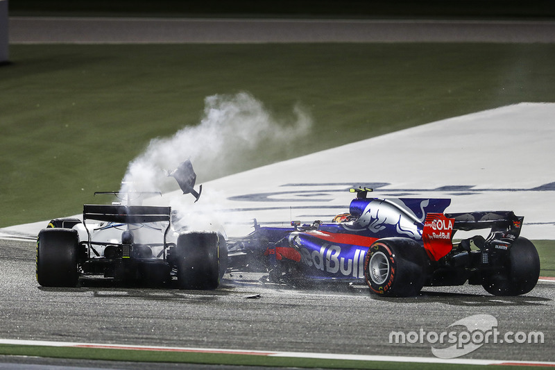 9. Lance Stroll, Williams FW40, Carlos Sainz Jr., Toro Rosso STR12, collide and retire