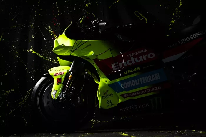 VR46カラーリング 