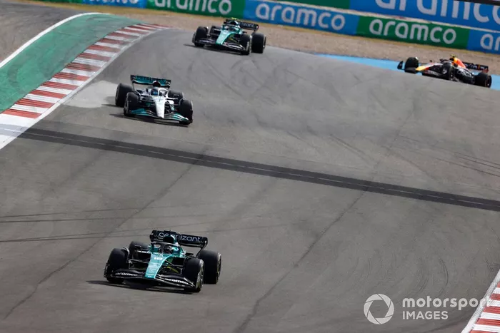 Lance Stroll, Aston Martin AMR22, George Russell, Mercedes W13, Sebastian Vettel, Aston Martin AMR22