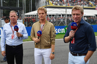 Martin Brundle, Sky TV, Nico Rosberg, et Simon Lazenby, Sky TV sur la grille