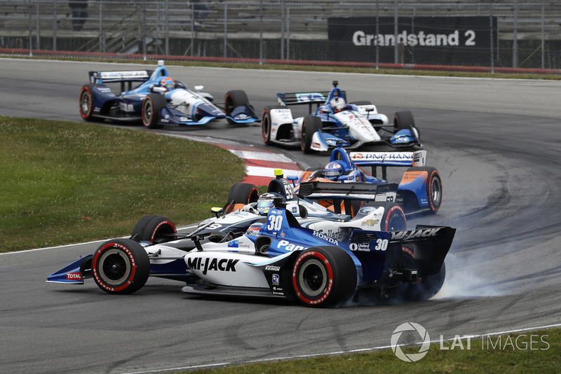 Max Chilton, Carlin Chevrolet spins Takuma Sato, Rahal Letterman Lanigan Racing Honda, accidente