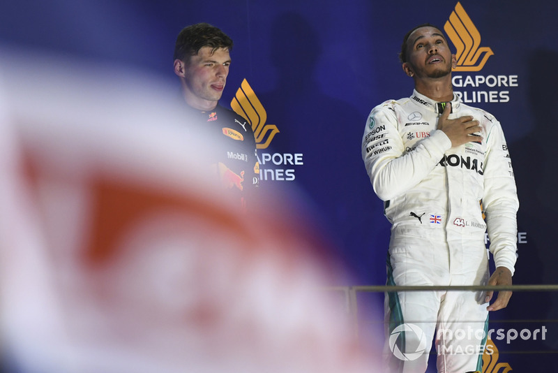 Podyum: 2. Max Verstappen, Red Bull Racing, Yarış galibi Lewis Hamilton, Mercedes AMG F1