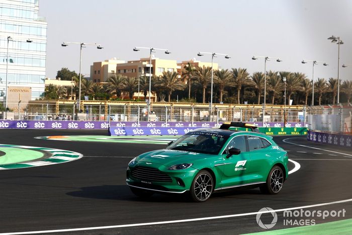 Coche médico Aston Martin