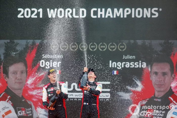 Podio: Campeones Sébastien Ogier, Julien Ingrassia, Toyota Gazoo Racing WRT Toyota Yaris WRC