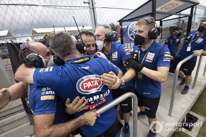 Team Pata Yamaha celebra el mundial de Superbikes