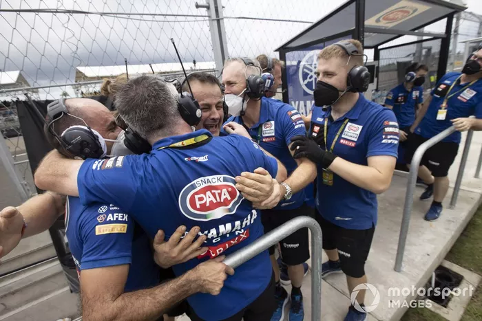 Team Pata Yamaha celebra el mundial de Superbikes