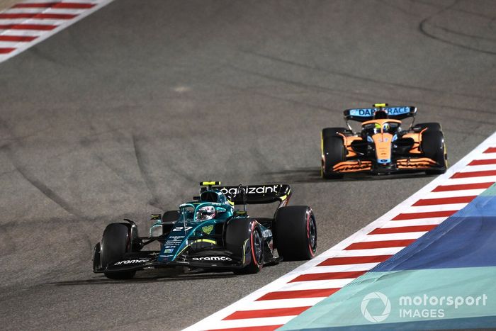 Nico Hulkenberg, Aston Martin AMR22, Lando Norris, McLaren MCL36
