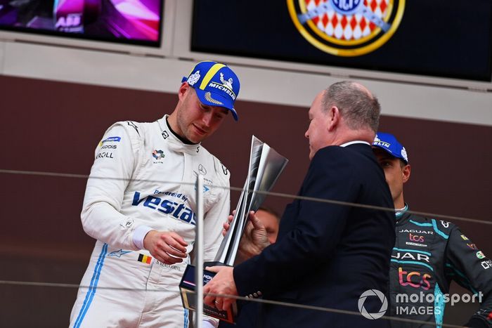 Podio: ganador Stoffel Vandoorne, Mercedes-Benz EQ