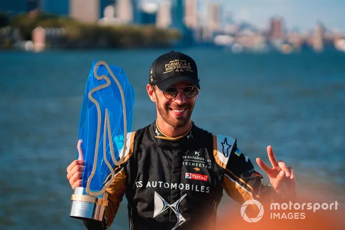 Jean-Eric Vergne, DS TECHEETAH celebrates with the championship trophy