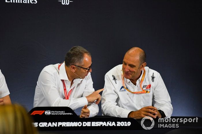 Stefano Domenicali y Bruno Michel en la rueda de prensa de los nuevos neumáticos de F2 