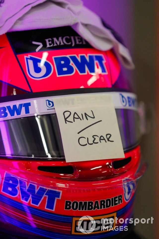 Casco de Sergio Perez, Racing Point, con visor de lluvia