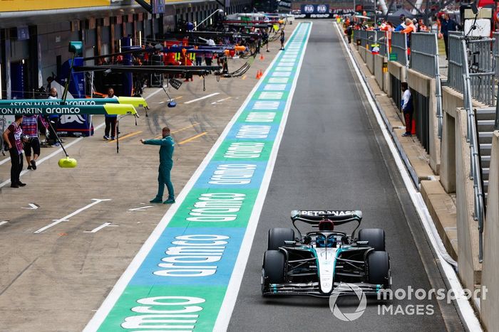 George Russell, Mercedes F1 W15, sale de boxes