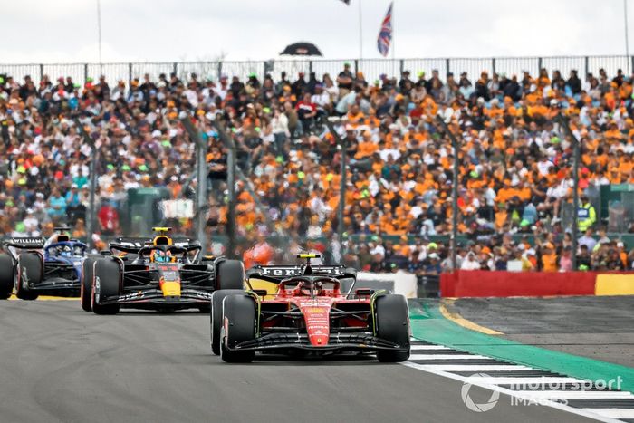 Carlos Sainz, Ferrari SF-23, Sergio Pérez, Red Bull Racing RB19