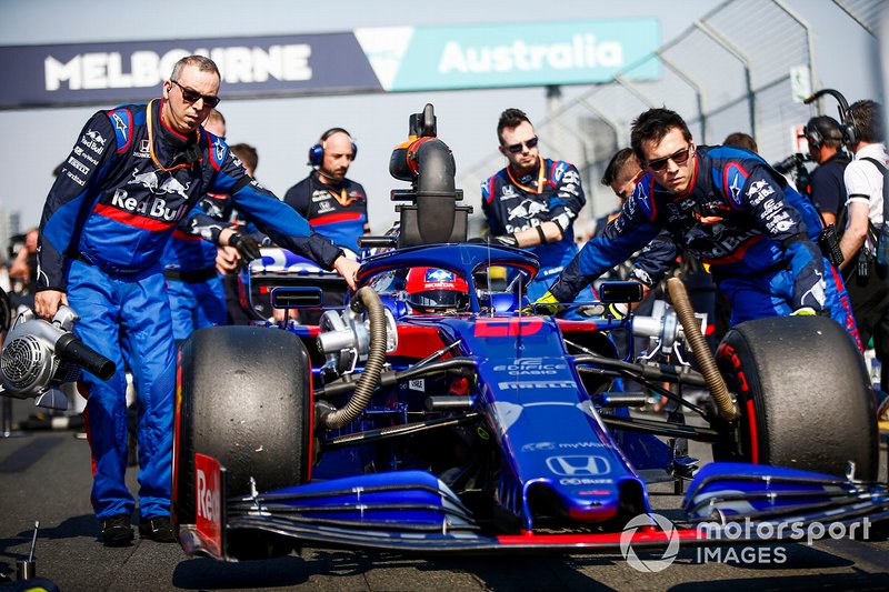 Даниил Квят, Toro Rosso STR14, пребывает на стартовую решетку