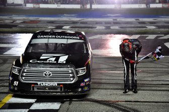 Race Winner Kyle Busch, Kyle Busch Motorsports, Toyota Tundra Cessna
