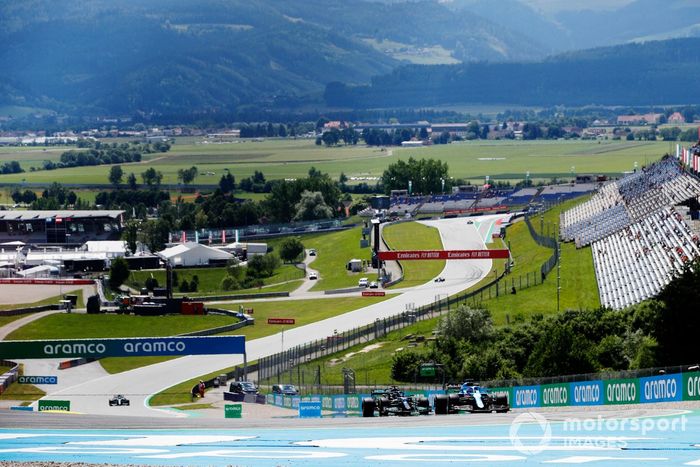 Fernando Alonso, Alpine A521, Lewis Hamilton, Mercedes W12