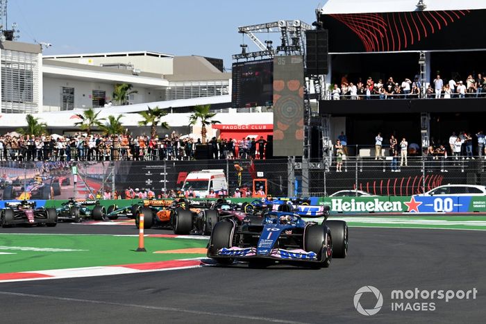 Pierre Gasly, Alpine A523, Valtteri Bottas, Alfa Romeo C43, Lando Norris, McLaren MCL60, Zhou Guanyu