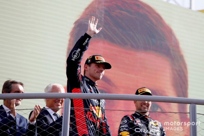 Max Verstappen, Red Bull Racing, 1ª posición, llega al podio