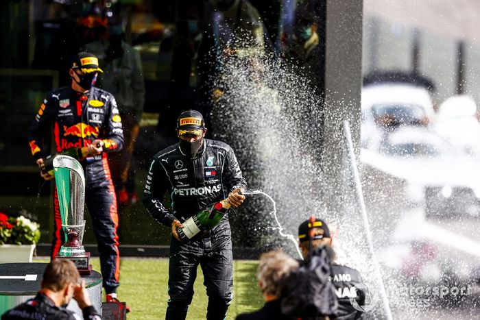 Podio: segundo lugar Valtteri Bottas, Mercedes-AMG F1, ganador Lewis Hamilton, Mercedes-AMG F1, tercer lugar Max Verstappen, Red Bull Racing