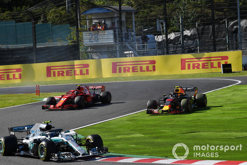 Kimi Raikkonen, Ferrari SF71H y Max Verstappen, Red Bull Racing RB14
