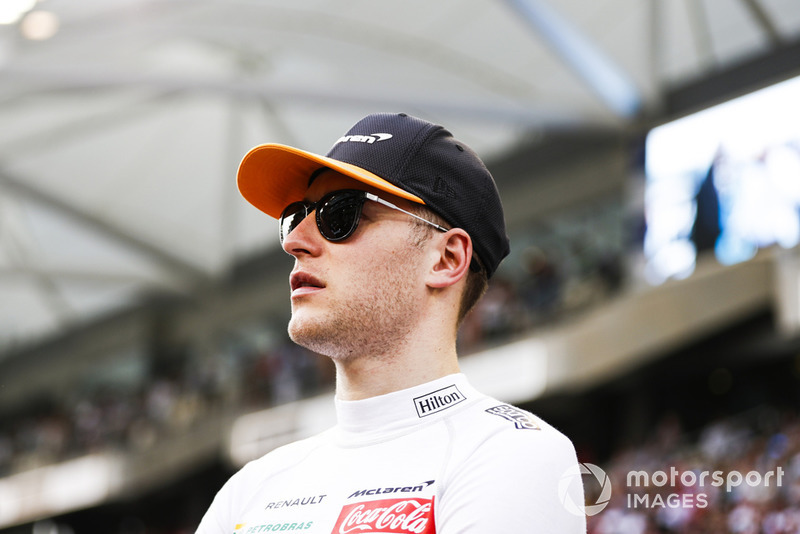 A Vandoorne se le informa de la posibilidad de lluvia en la salida