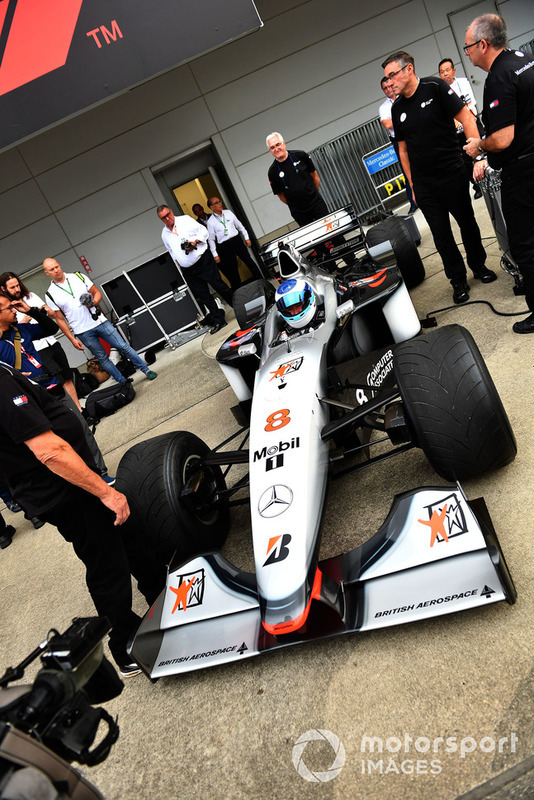 Mika Hakkinen, McLaren MP4-13