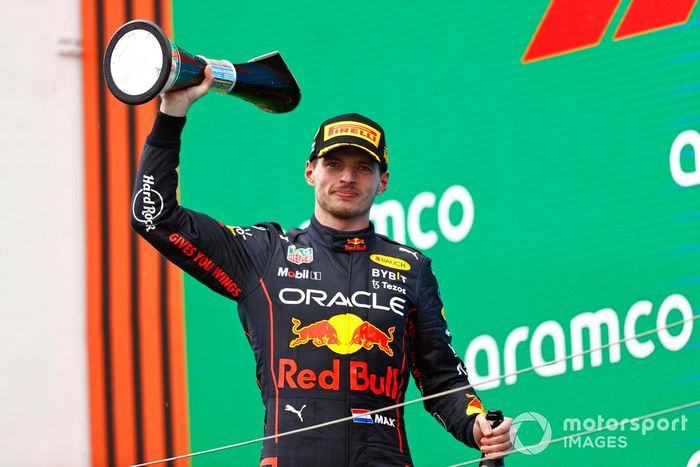 Podio: ganador Max Verstappen, Red Bull Racing