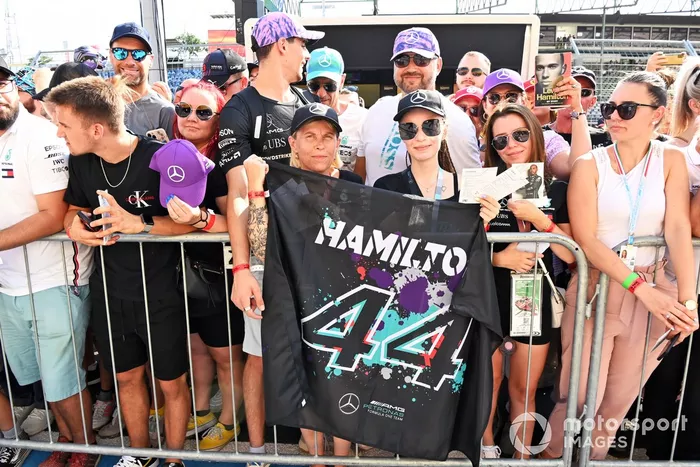Lewis Hamilton, Mercedes-AMG, fans