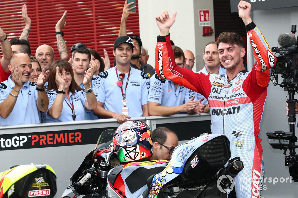 Fabio Di Giannantonio célébrant sa pole position au Mugello