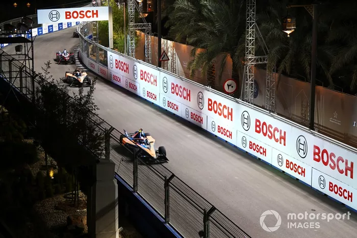 Jake Hughes, McLaren, e-4ORCE 04, Rene Rast, NEOM McLaren Formula E Team, e-4ORCE 04, Pascal Wehrlein, Porsche, Porsche 99X Electric Gen3