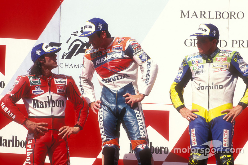 Podio: ganador Mick Doohan, Repsol Honda Team, segundo Alex Barros, Honda, tercero Loris Capirossi, 