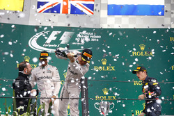 Подіум: Друге місце Ніко Росберг, Mercedes AMG F1