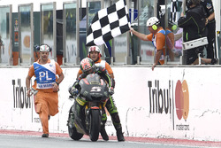Johann Zarco, Monster Yamaha Tech 3 duwt zijn motor naar de finish