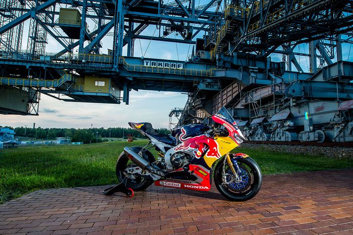 Moto de Stefan Bradl, Honda World Superbike Team en el F60 digger