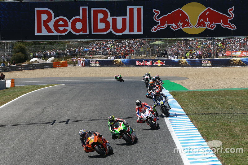 Pol Espargaro memimpin barisan belakang