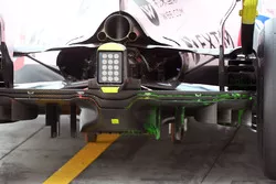 Sahara Force India VJM10, il fluo wiz per i test aerodinamici sul diffusore