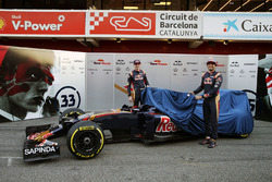 Макс Ферстаппен, Scuderia Toro Rosso и Карлос Сайнс мл., Scuderia Toro Rosso представляют новую ливрею машины Scuderia Toro Rosso STR11