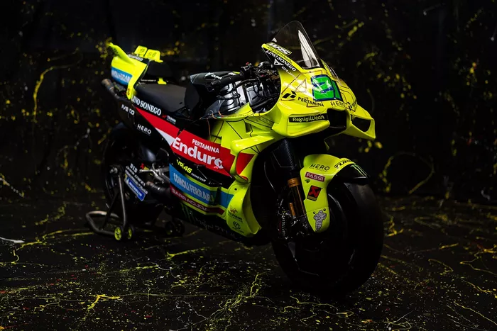 VR46カラーリング
