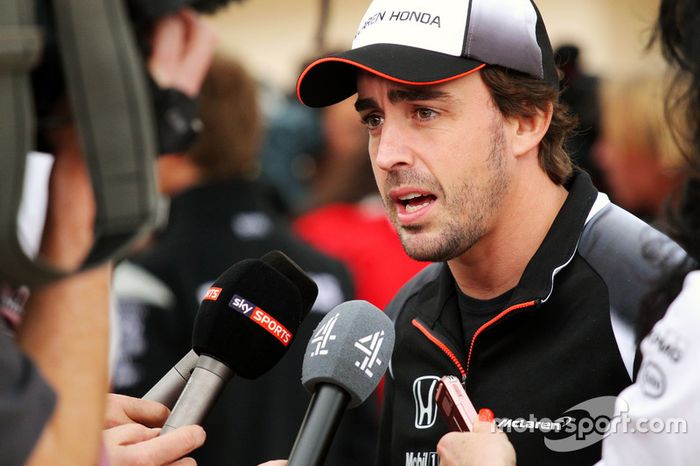 Fernando Alonso, McLaren con los medios