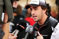 Fernando Alonso, McLaren con i giornalisti