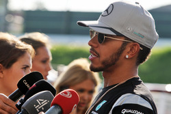 Lewis Hamilton, Mercedes AMG F1 im Gespräch mit der Presse