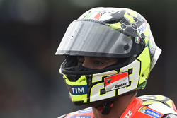 Andrea Iannone, Ducati Team, después de su choque