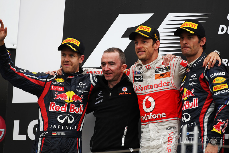 Podyum: Sebastian Vettel, Red Bull Racing, Paddy Lowe, McLaren Teknik Direktörü, Jenson Button, McLaren ve Mark Webber, Red Bull Racing